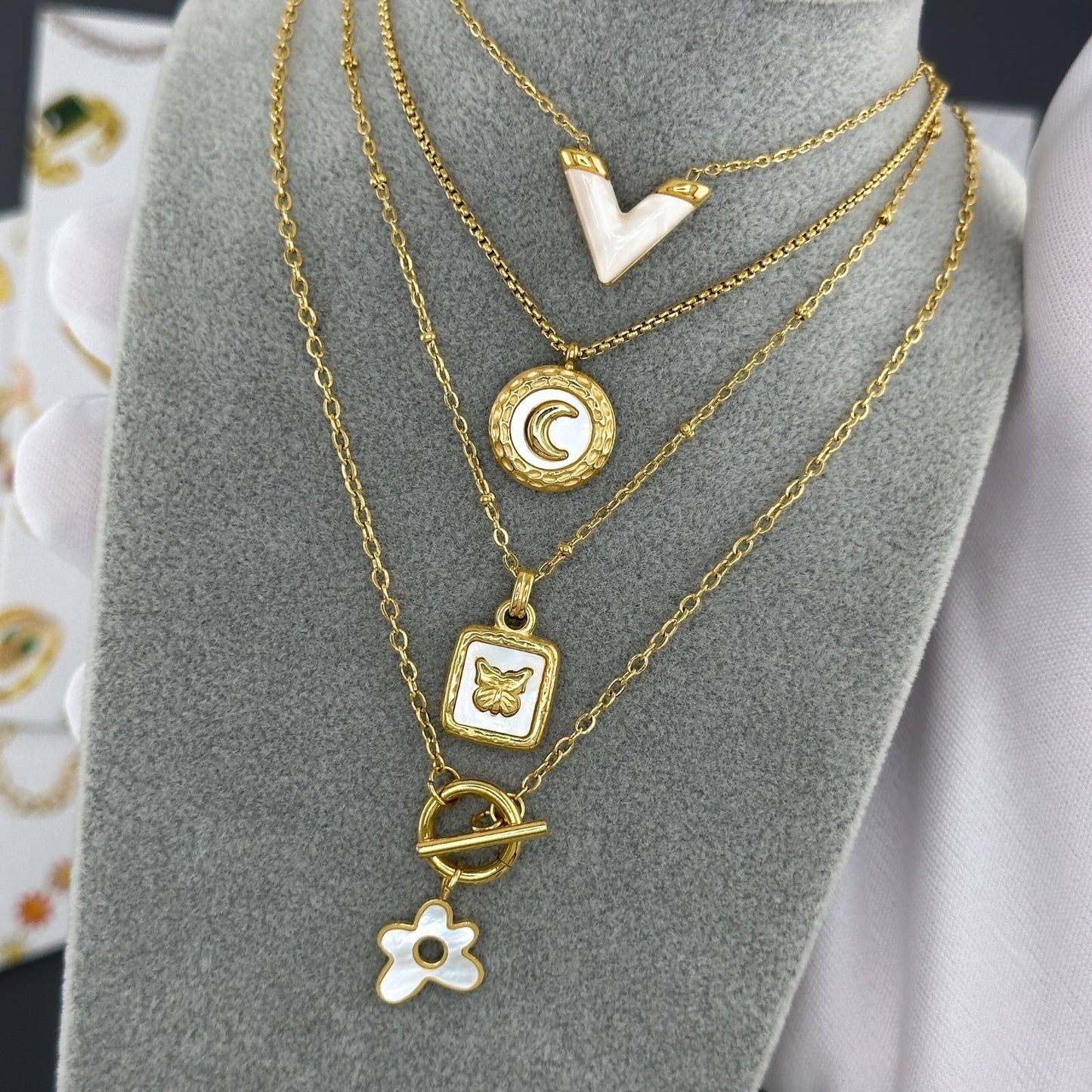 18K gold plated Stainless steel Letter V necklace