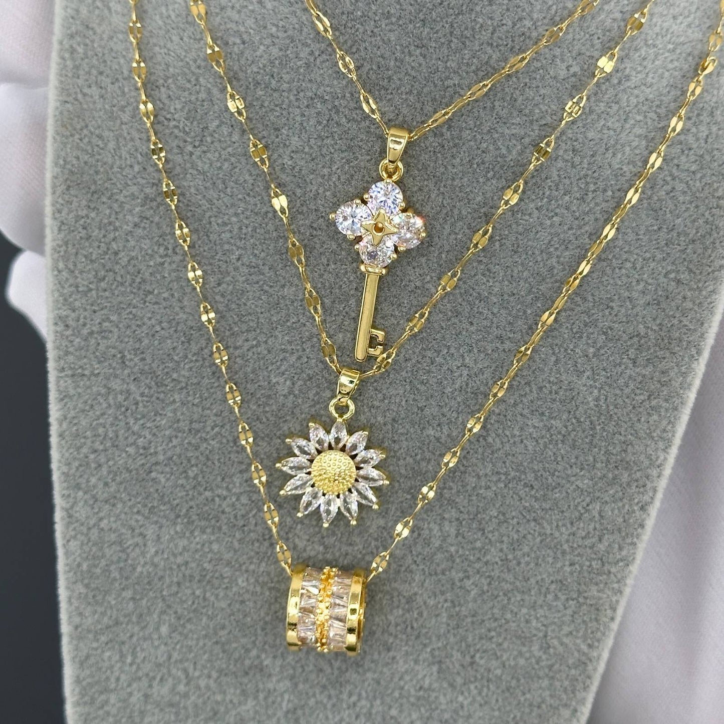 18K gold plated Stainless steel  Flower necklace